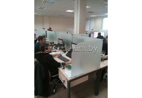 Перегородки для столов сотрудников